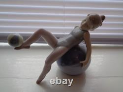 LLADRO NAO 1422 Retired and Extremely rare 2002 Girl on Beachball Used