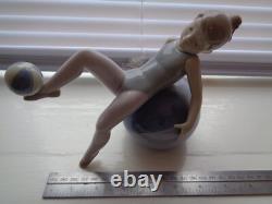 LLADRO NAO 1422 Retired and Extremely rare 2002 Girl on Beachball Used