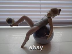 LLADRO NAO 1422 Retired and Extremely rare 2002 Girl on Beachball Used