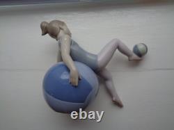 LLADRO NAO 1422 Retired and Extremely rare 2002 Girl on Beachball Used