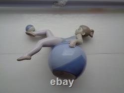 LLADRO NAO 1422 Retired and Extremely rare 2002 Girl on Beachball Used