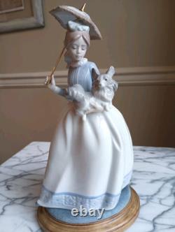 LLADRO NAO DAISA 1985 YOUNG GIRL With HER DOG AND PARASOL UMBRELLA with figurinebase