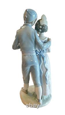 LLADRO NAO Daisa Valencianitos Girl Boy Dove Bird Figurine Spain HTF 12.5