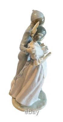 LLADRO NAO Daisa Valencianitos Girl Boy Dove Bird Figurine Spain HTF 12.5