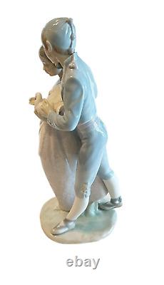 LLADRO NAO Daisa Valencianitos Girl Boy Dove Bird Figurine Spain HTF 12.5