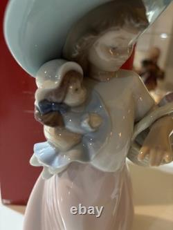 LLADRO NAO Figurine IT'S A PICNICGirl Doll Basket #1902 New In Box