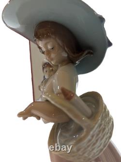 LLADRO NAO Figurine IT'S A PICNICGirl Doll Basket #1902 New In Box
