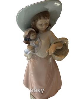 LLADRO NAO Figurine IT'S A PICNICGirl Doll Basket #1902 New In Box