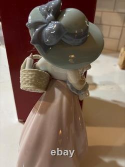 LLADRO NAO Figurine IT'S A PICNICGirl Doll Basket #1902 New In Box