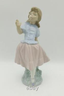 LLADRO / NAO SURPRISED GIRL Model 323 Retired Excellent