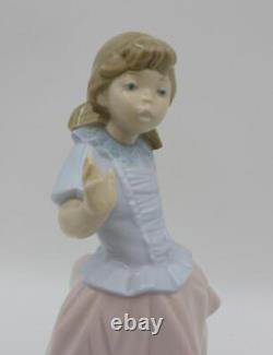 LLADRO / NAO SURPRISED GIRL Model 323 Retired Excellent