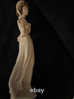 LLADRO Nao Porcelain Figurine #5176 Elegant Lady, 13' Spain
