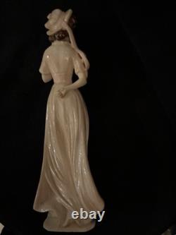 LLADRO Nao Porcelain Figurine #5176 Elegant Lady, 13' Spain
