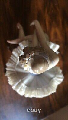 LLADRO Opening Night Girl Ballet Figurine