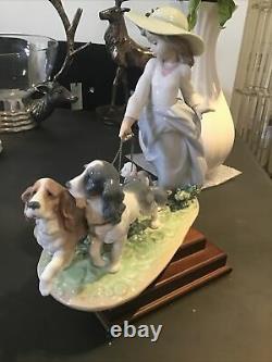 LLADRO PRIVILEGE 06784 Puppy Parade La gran familia Figurine Dogs Figure