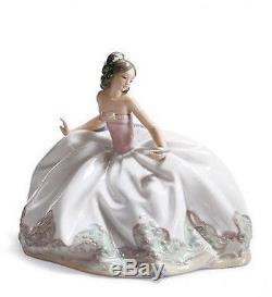 LLADRO Porcelain AT THE BALL (01005859)