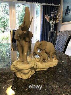 LLADRO Porcelain''ELEPHANTS WALKING'