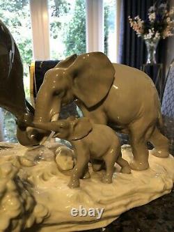 LLADRO Porcelain''ELEPHANTS WALKING'