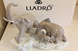 LLADRO Porcelain ELEPHANTS WALKING FIGURINE (01001150) Boxed Large 36 x 40cm