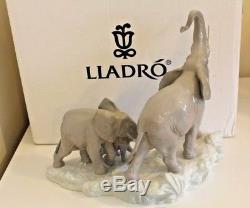 LLADRO Porcelain ELEPHANTS WALKING FIGURINE (01001150) Boxed Large 36 x 40cm
