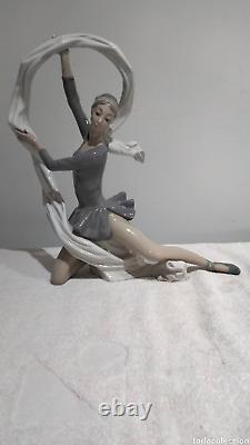LLADRO Porcelain Figurine Dancer With Veil Statuette NAO Lladrò Decorative