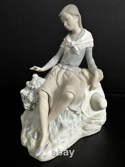 LLADRO Porcelain Figurine Sitting Young Lady 8.5 Matte Finish Handmaid Spain