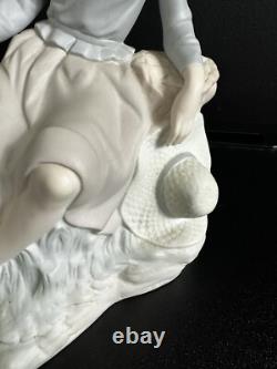 LLADRO Porcelain Figurine Sitting Young Lady 8.5 Matte Finish Handmaid Spain LLADRO Porcelain Figurine Sitting Young Lady 8.5 Matte Finish Handmaid Spain