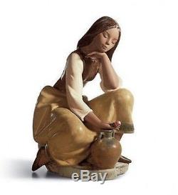 LLADRO Porcelain Gres Finish CLASSIC WATER CARRIER 01013525