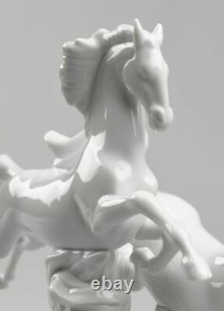 LLADRO Porcelain HORSES GALLOPING (WHITE) 01008682