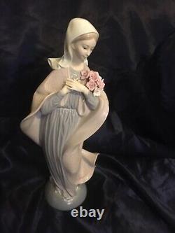 LLADRO Porcelain Madonna OUR LADY WITH FLOWERS (5171)