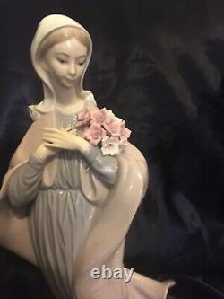 LLADRO Porcelain Madonna OUR LADY WITH FLOWERS (5171)