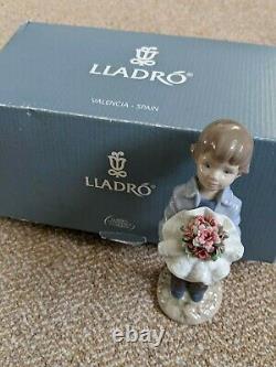 LLADRO Porcelain YOU DESERVE THE BEST (BOY) (01008504)