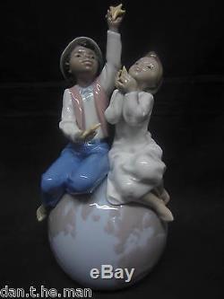 LLADRO RETIRED FIGURE WORLD OF LOVE No. 6353 by JOAN CODERCH SIGNED BY LLADRO