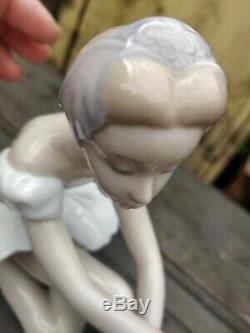 LLADRO'Rose Ballet' porcelain SEATED BALLERINA figurine