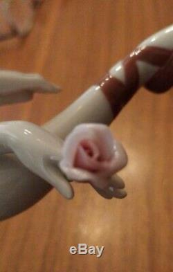 LLADRO'Rose Ballet' porcelain SEATED BALLERINA figurine