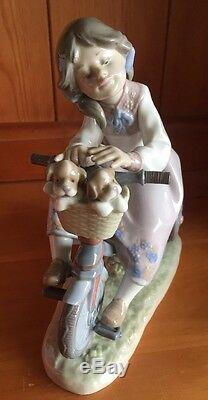 LLADRO'TRAVELING IN STYLE' 5680 Boxed and perfect