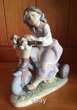 LLADRO'TRAVELING IN STYLE' 5680 Boxed and perfect