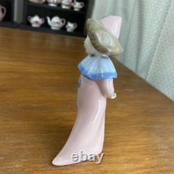 LLADRO nao girl figurine figurine display