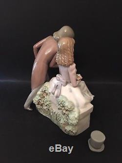LLadro Courting Time. 5409. Retired 1989. 8.5'