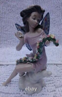 LLadro Fairy Holding Garland. 5861 used excellent condition unboxed