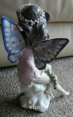 LLadro Fairy Holding Garland. 5861 used excellent condition unboxed