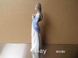 LLadro NAO 1344 Tall Floral Beauty Porcelain Figure / Mint Condition