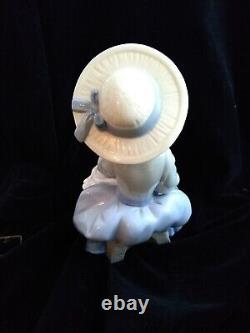 LLadro NAO 1390 A sister's love girl with hat baby 12 porcelain figure figurine