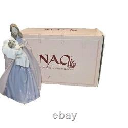 LLadro NAO A Mother's Touch Porcelain Figurine Number # 1300 Withbox