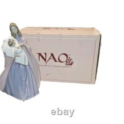 LLadro NAO A Mother's Touch Porcelain Figurine Number # 1300 Withbox