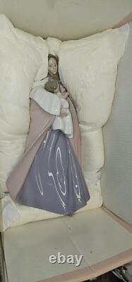 LLadro NAO A Mother's Touch Porcelain Figurine Number # 1300 Withbox