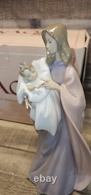 LLadro NAO A Mother's Touch Porcelain Figurine Number # 1300 Withbox