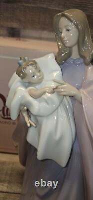 LLadro NAO A Mother's Touch Porcelain Figurine Number # 1300 Withbox