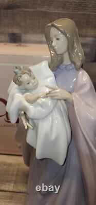 LLadro NAO A Mother's Touch Porcelain Figurine Number # 1300 Withbox
