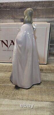LLadro NAO A Mother's Touch Porcelain Figurine Number # 1300 Withbox